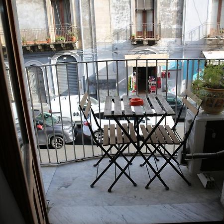 Uzeda Inn Apartment Катания Екстериор снимка
