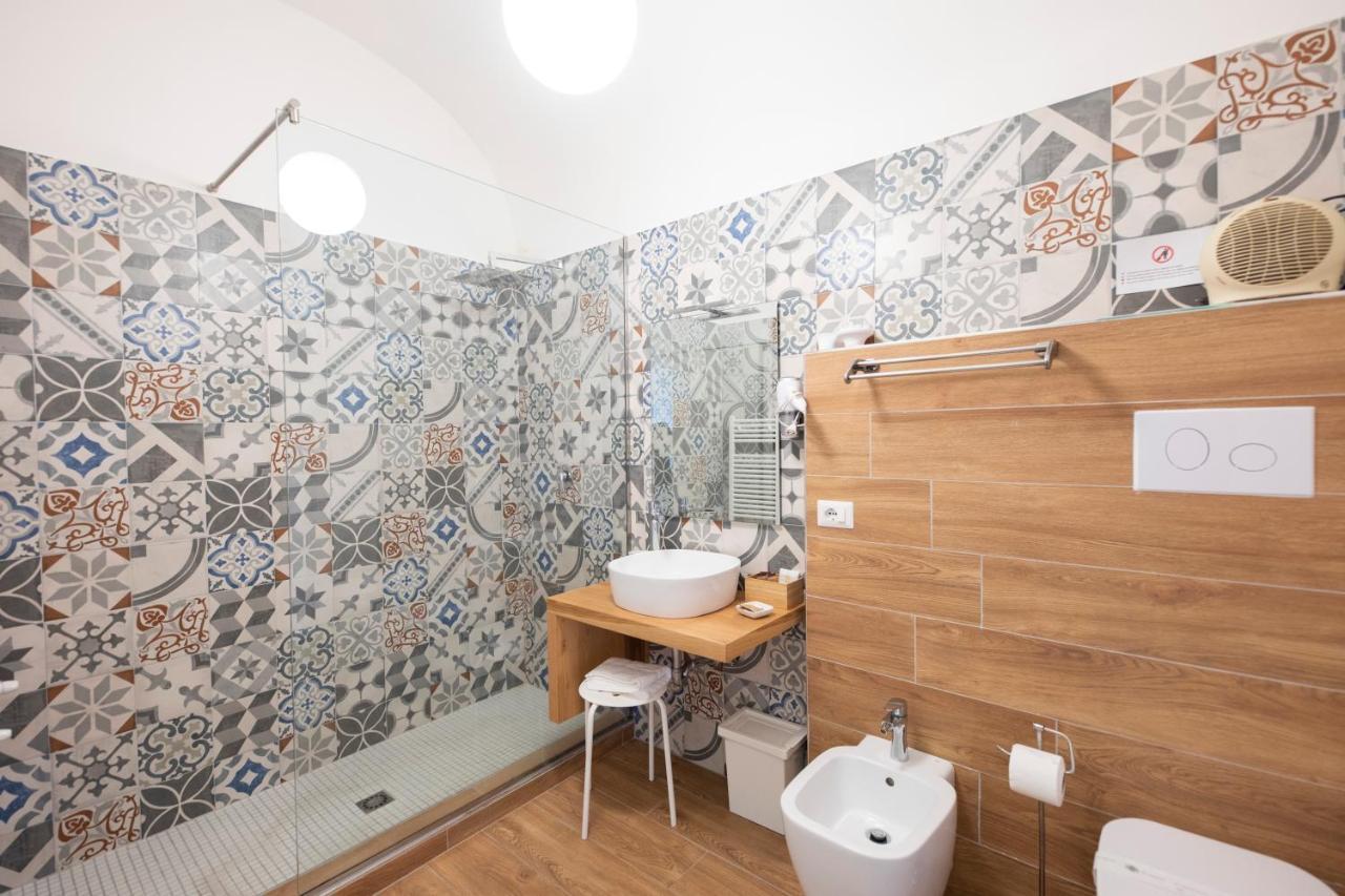 Uzeda Inn Apartment Катания Екстериор снимка